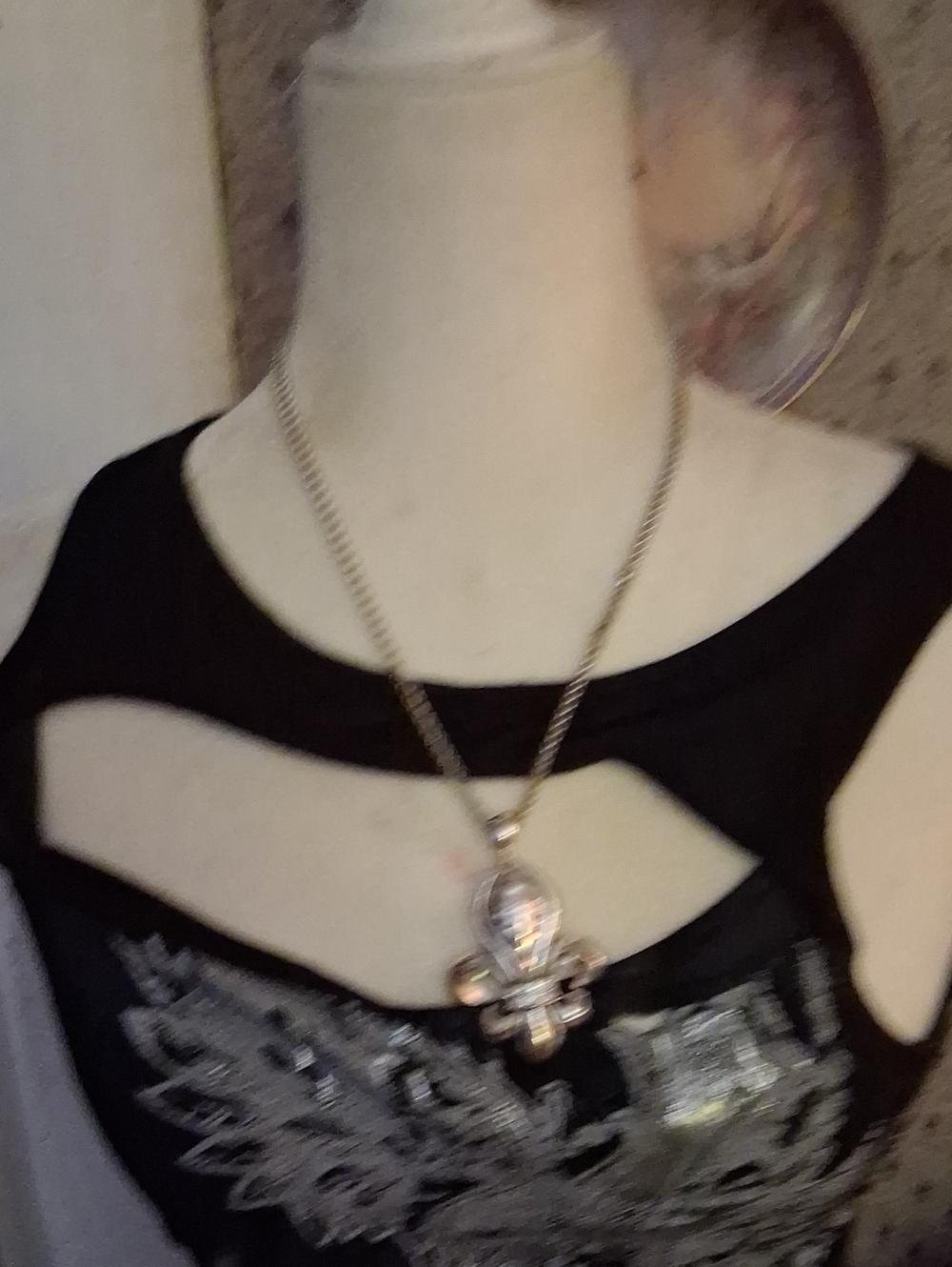 Silver Fleur-de-Lis Pendant Necklace - Elegant Women's Jewelry